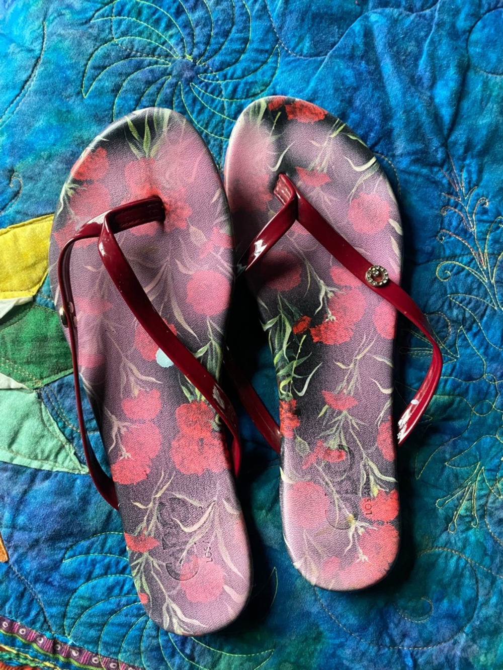 GBG Los Angeles Red Floral Flip Flop Sandals - Picture 2 of 4